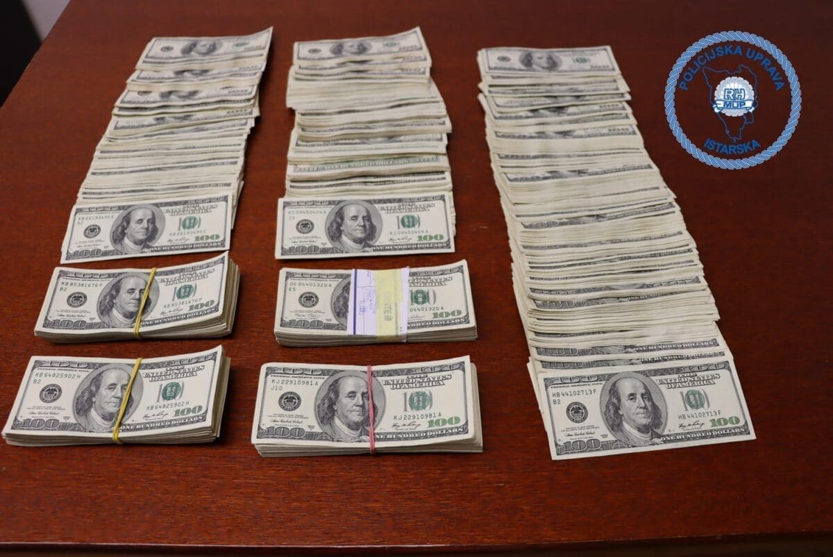 UŠLI KROZ PROZOR I OTUĐILI NOVAC Uhićeni mladići osumnjičeni za krađu više od 170.000 dolara