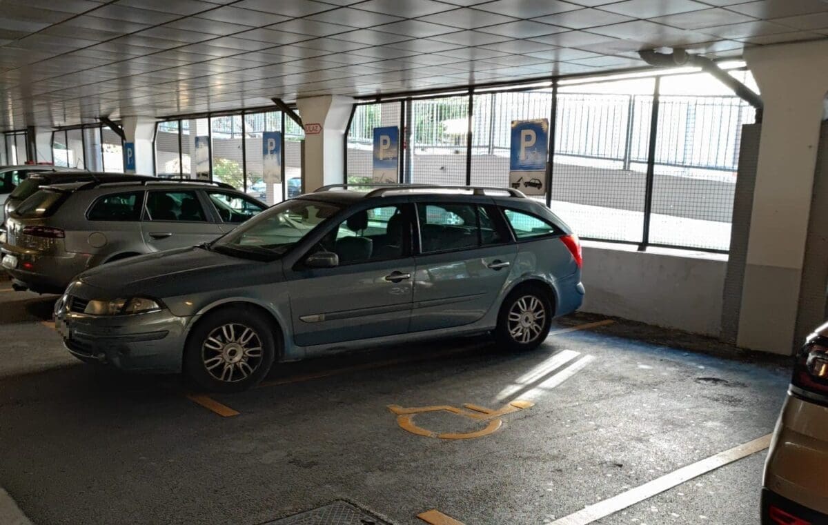 parkiranje invalidsko misto kaufland 2