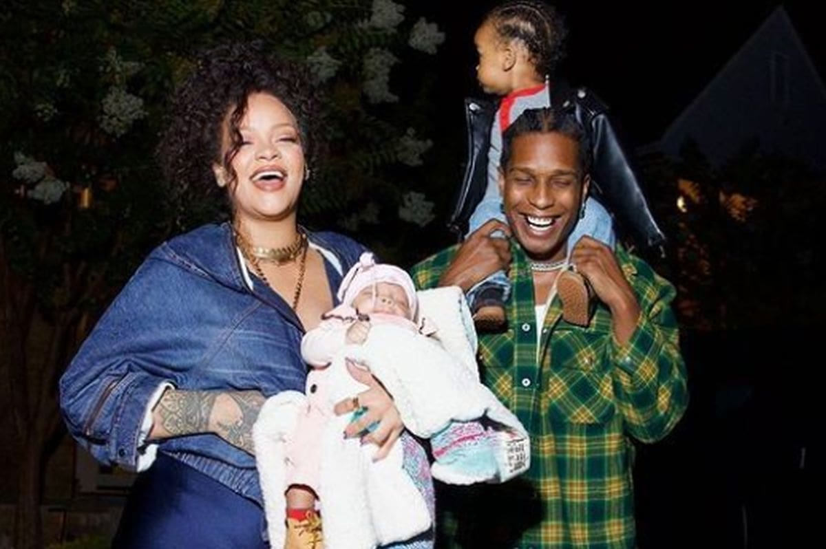 PRVE FOTOGRAFIJE NOVOG ČLANA SRETNE OBITELJI Rihanna obožavateljima predstavila svog drugog sina