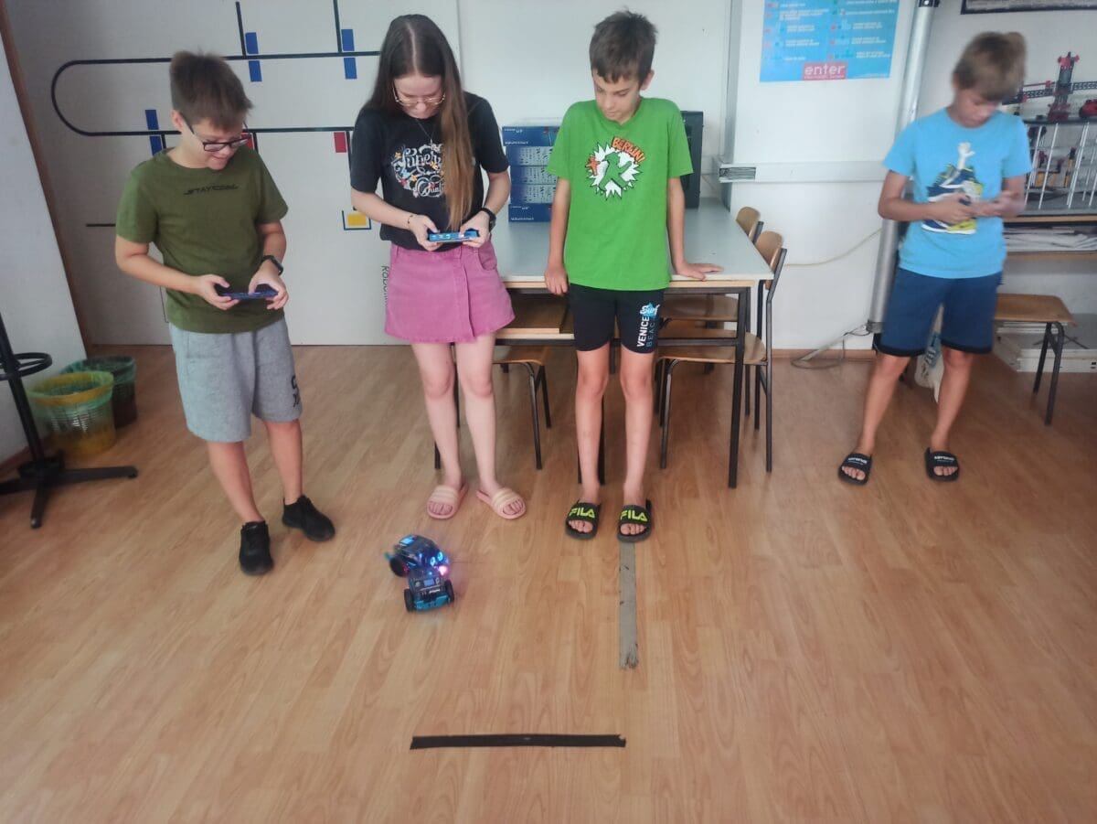 CJELOGODIŠNJE RADIONICE TEHNIČKIH AKTIVNOSTI ZTK-a Radionice modeliranja, 3D olovkama, modelarstva i robotike