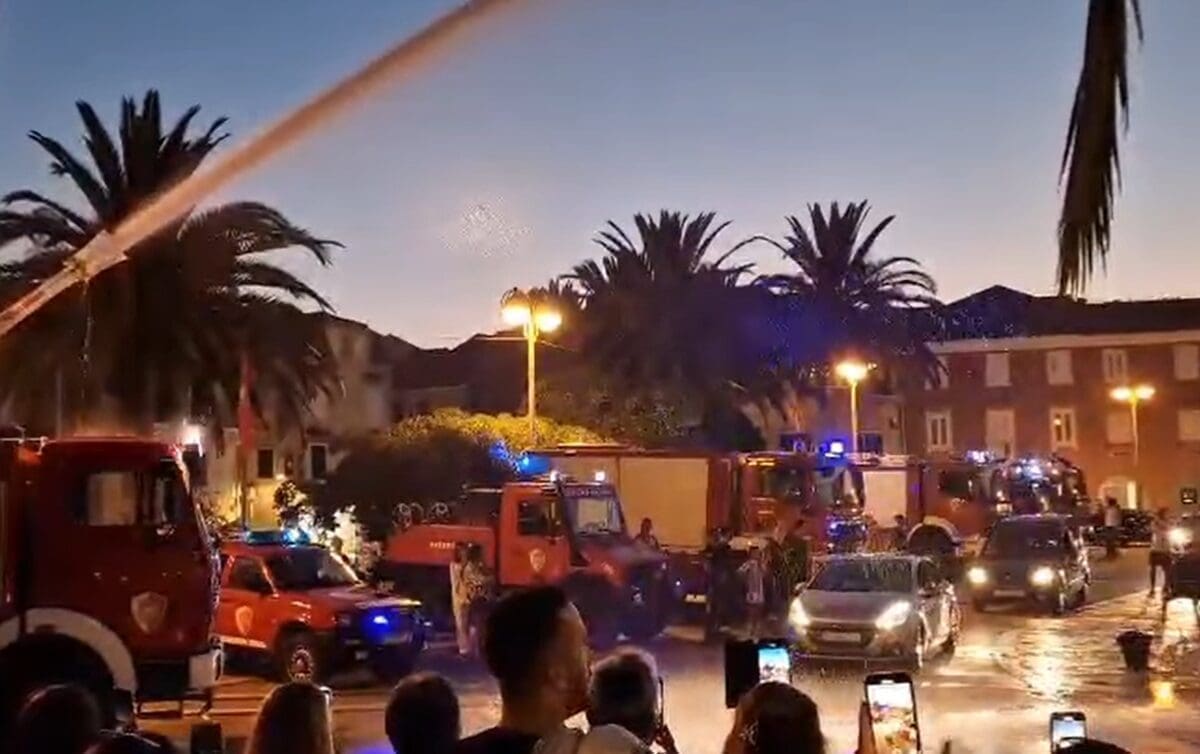 SPEKTAKL U DALMACIJI Vatrogasci napravili show, oženio se njihov član!