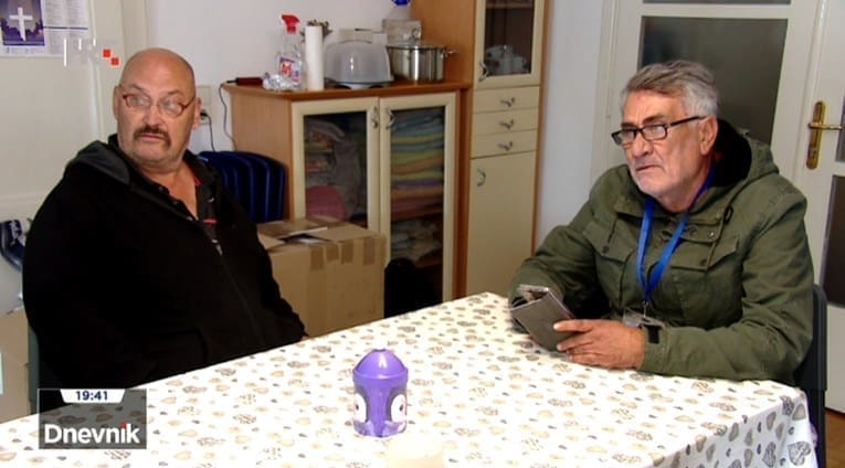 Zvonku umro sin, Duška majka kao bebu ostavila u kontejneru. Godinama žive na ulici