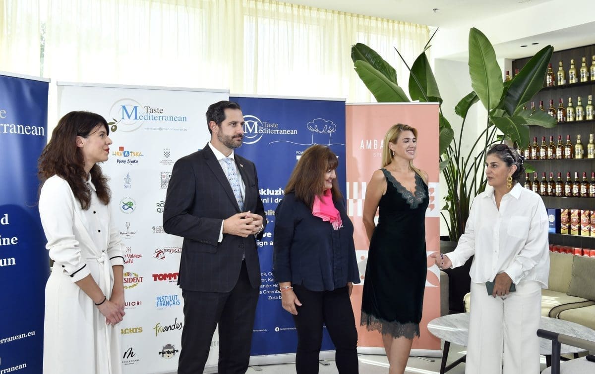 Antonija Eremut Erceg  Ton  i Glavina  Ingrid Badurina Danielsson  Mirta   urjak  Nj e  Laura Gil Savastano foto TTM min