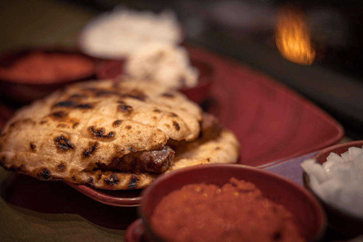 CHEVAP BY DUJE PISAC STIŽE U CITY I ČASTI ĆEVAPIMA