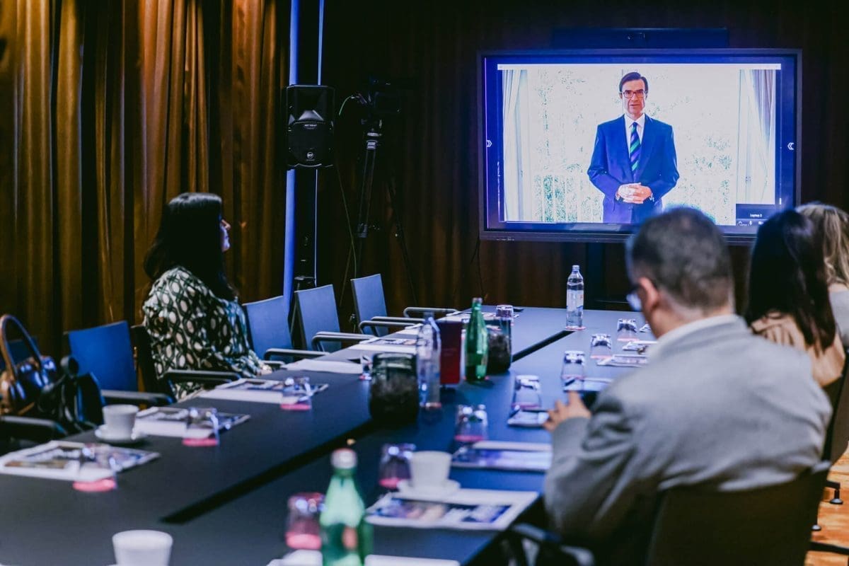   panjolsi veleposlanik prilikom pozdrava