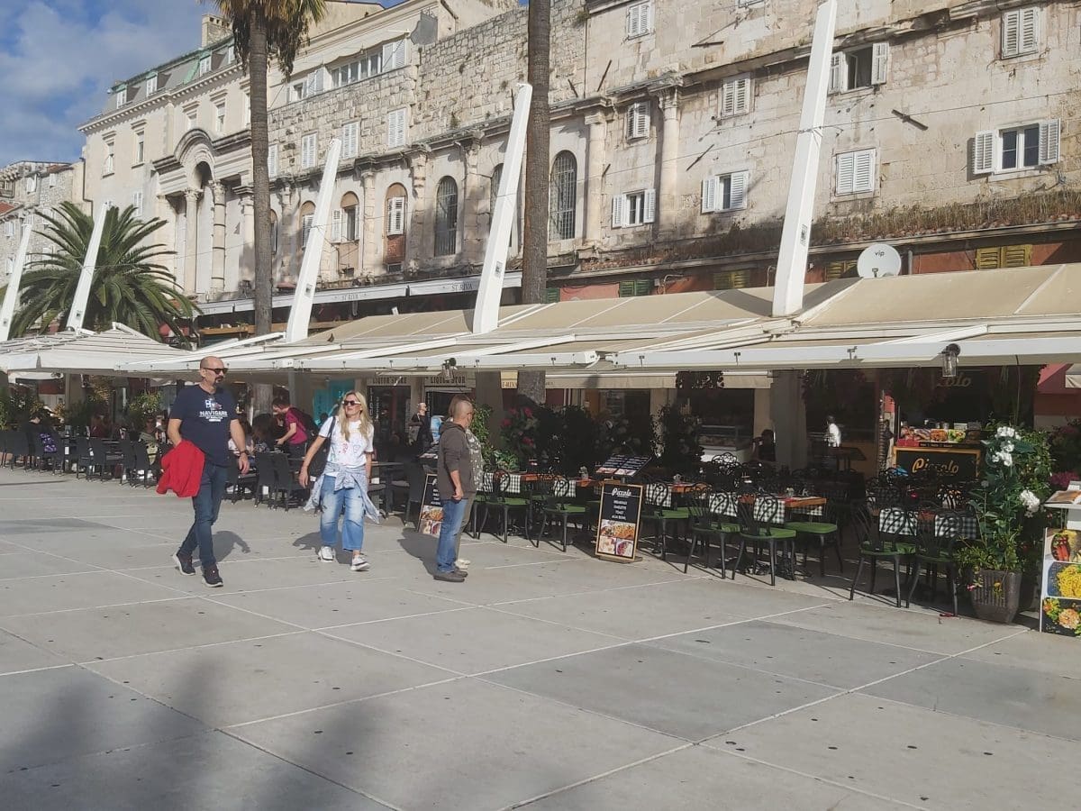 MODNI EDITORIJAL NA RIVI Splićani u ležernim izdanjima za subotnji đir gradom. Pogledajte što smo sve zabilježili