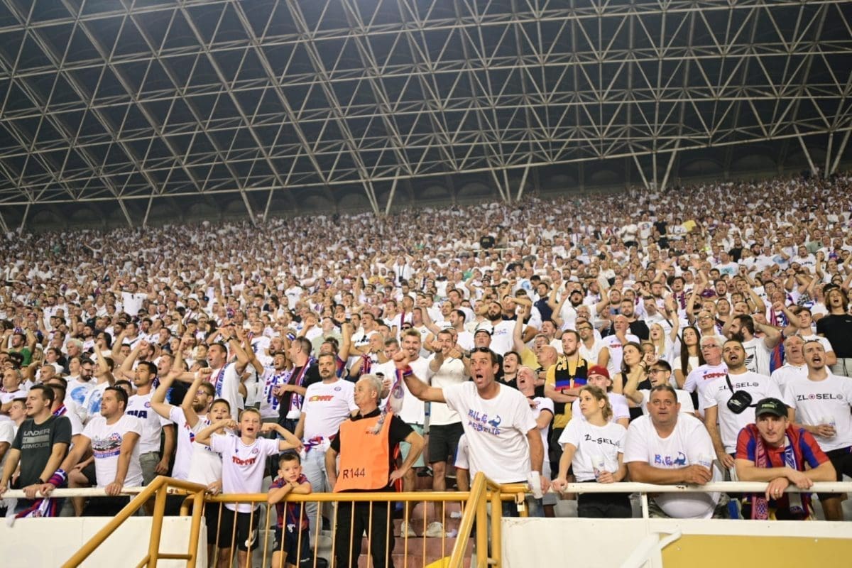 KOLEKTIVNO LUDILO NA POLJUDU Evo kako se navija na prepunom stadionu: Imamo snimku