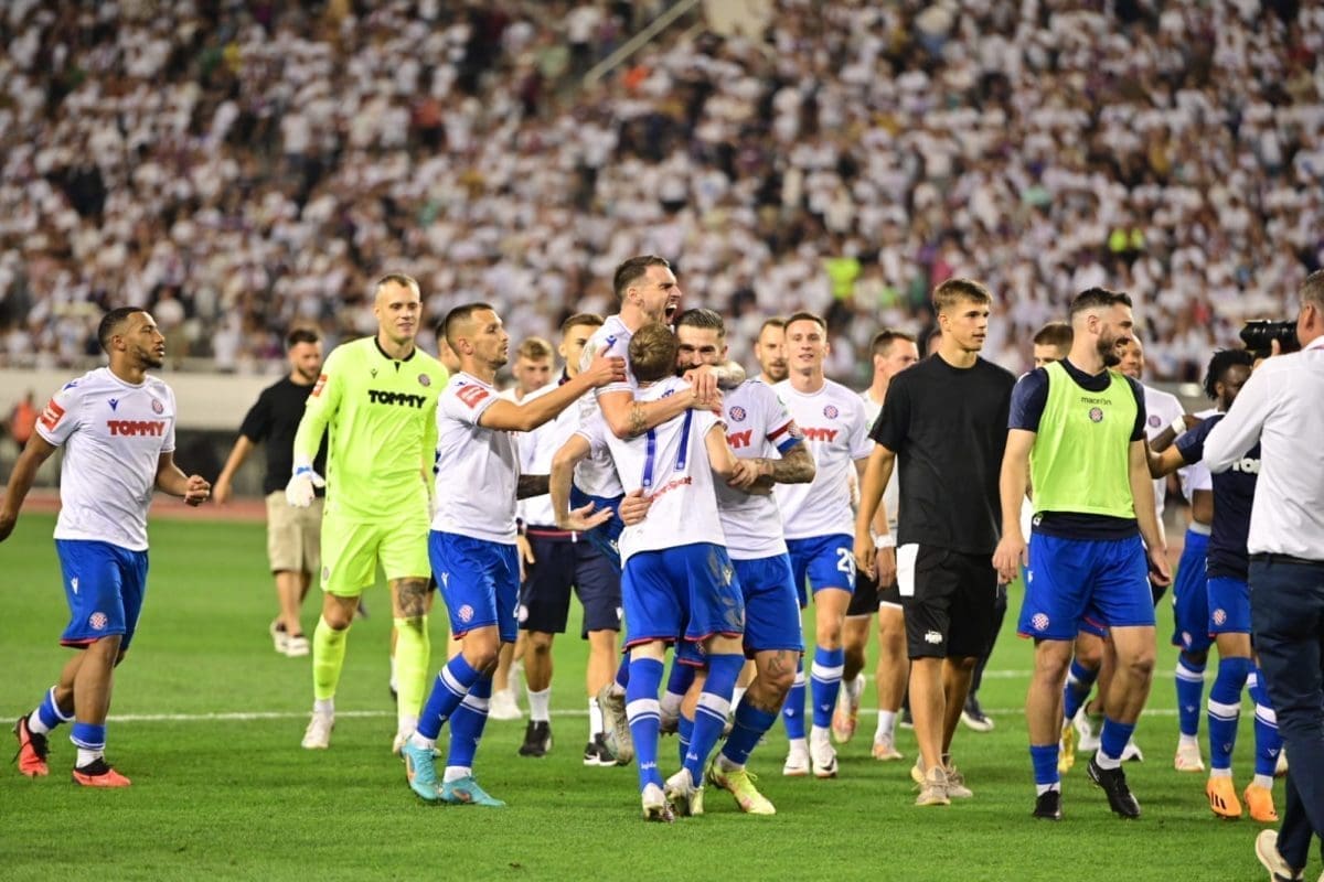 TEŠKI DELIRIJ U SPLITU Pogledajte kako se slavi na Poljudu nakon pobjede nad Dinamom