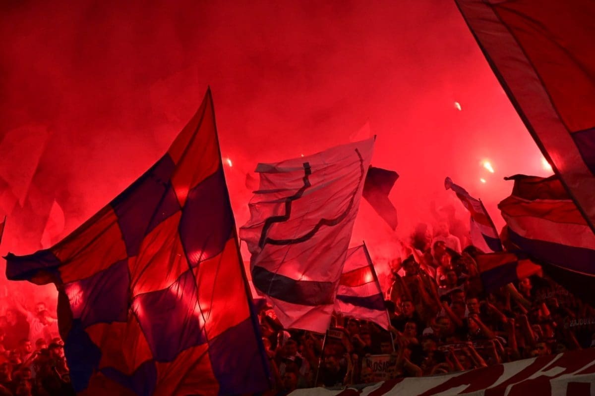 POGLEDAJTE BAKLJADU NAVIJAČA HAJDUKA DALEKO OD SPLITA Samo jednu želju imam...