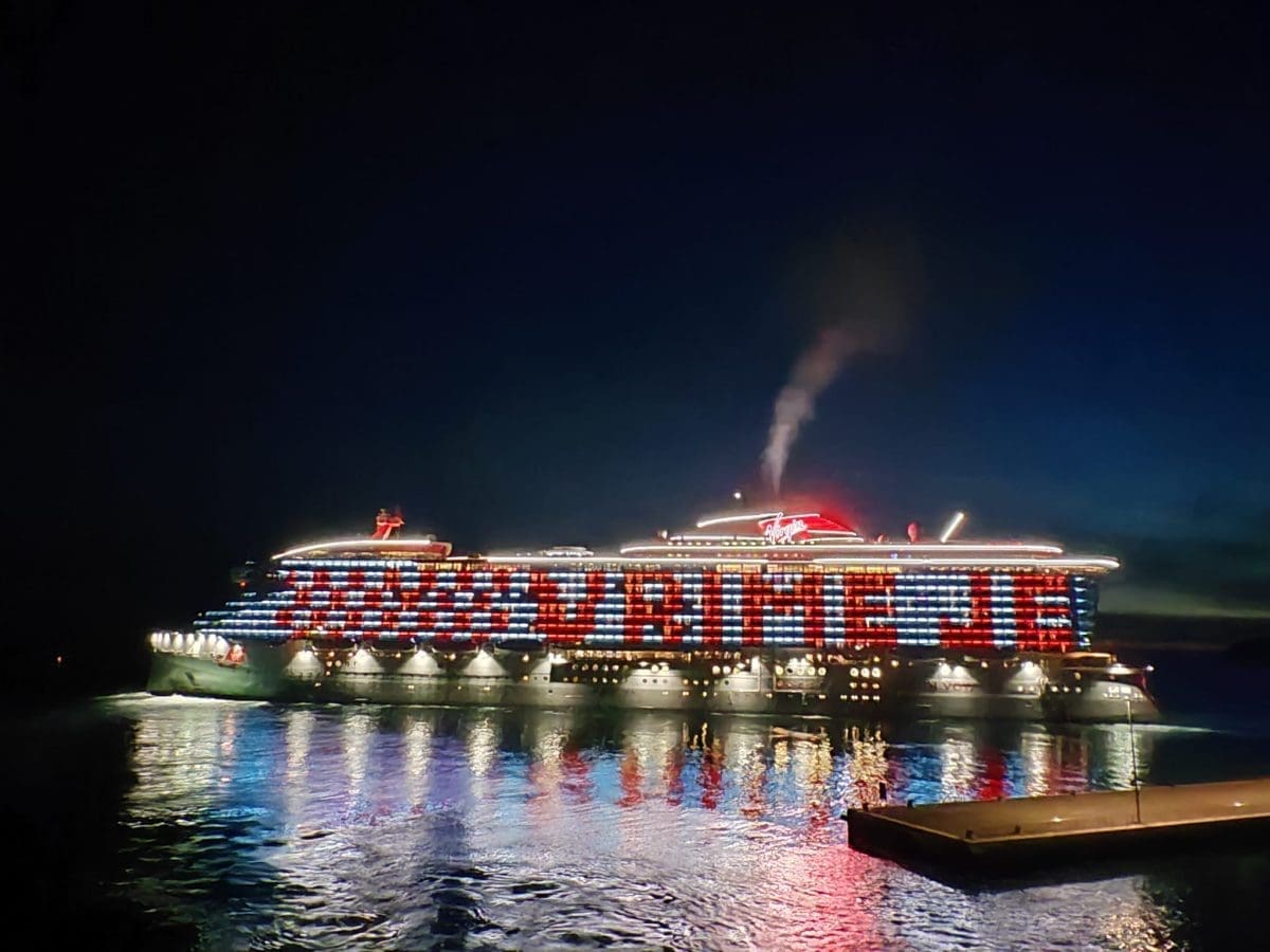 LJUDI SU ODUŠEVLJENI Moćni kruzer stigao u Split, navijače Hajduka oduševit će ova poruka: "I ljudi žele..."