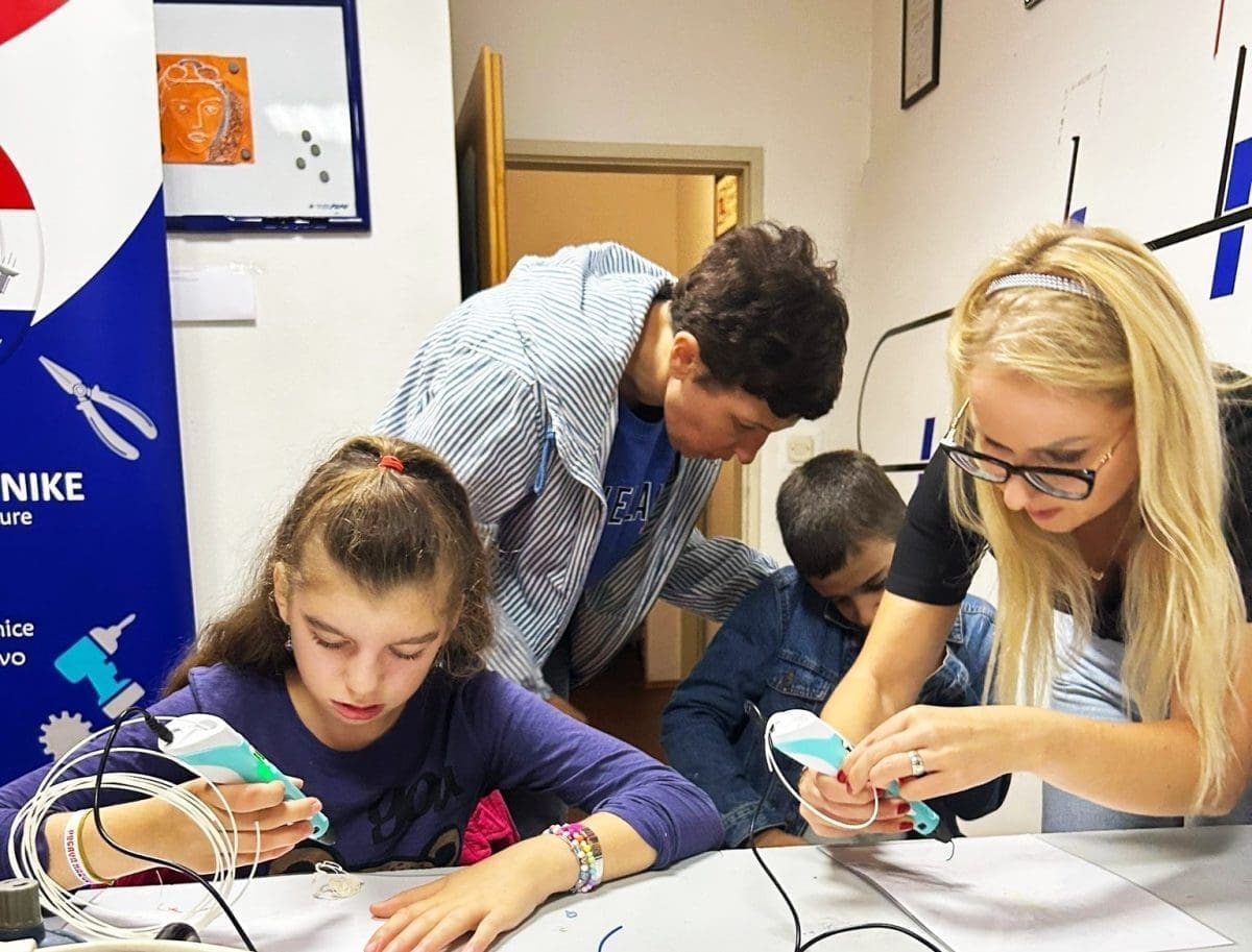 KREATIVNA RADIONICA "Meštri o' tehnike" i "Autizam 365 proveli aktivnosti brodomodelarstva i 3D crtanja