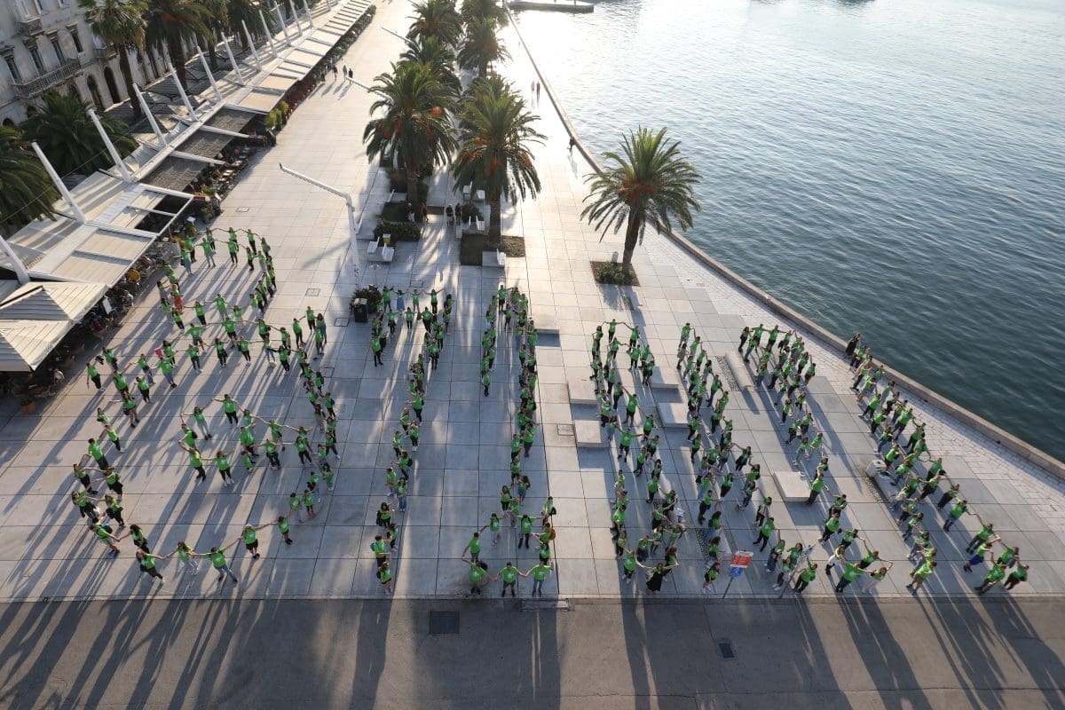Strikoman snimio novu Milenijsku fotografiju najvećeg volonterskog projekta mladih u RH '72 sata bez kompromisa'
