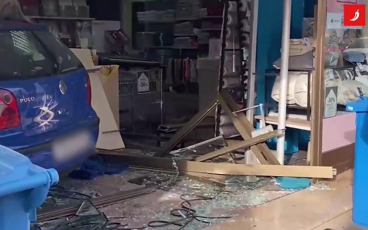 Bizarna prometna nesreća: Auto uletio u trgovinu u Ilici, ima ozlijeđenih