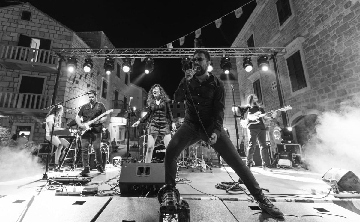 SPREMNI ZA FANTASTIČAN PROVOD? Ove subote u Back Baru Plan B nastupa Jukebox Live Band!