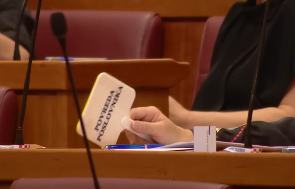 POSLJEDICE LUPANJA Puljak, Beljak, Benčić i ostali oštetili klupe u Saboru