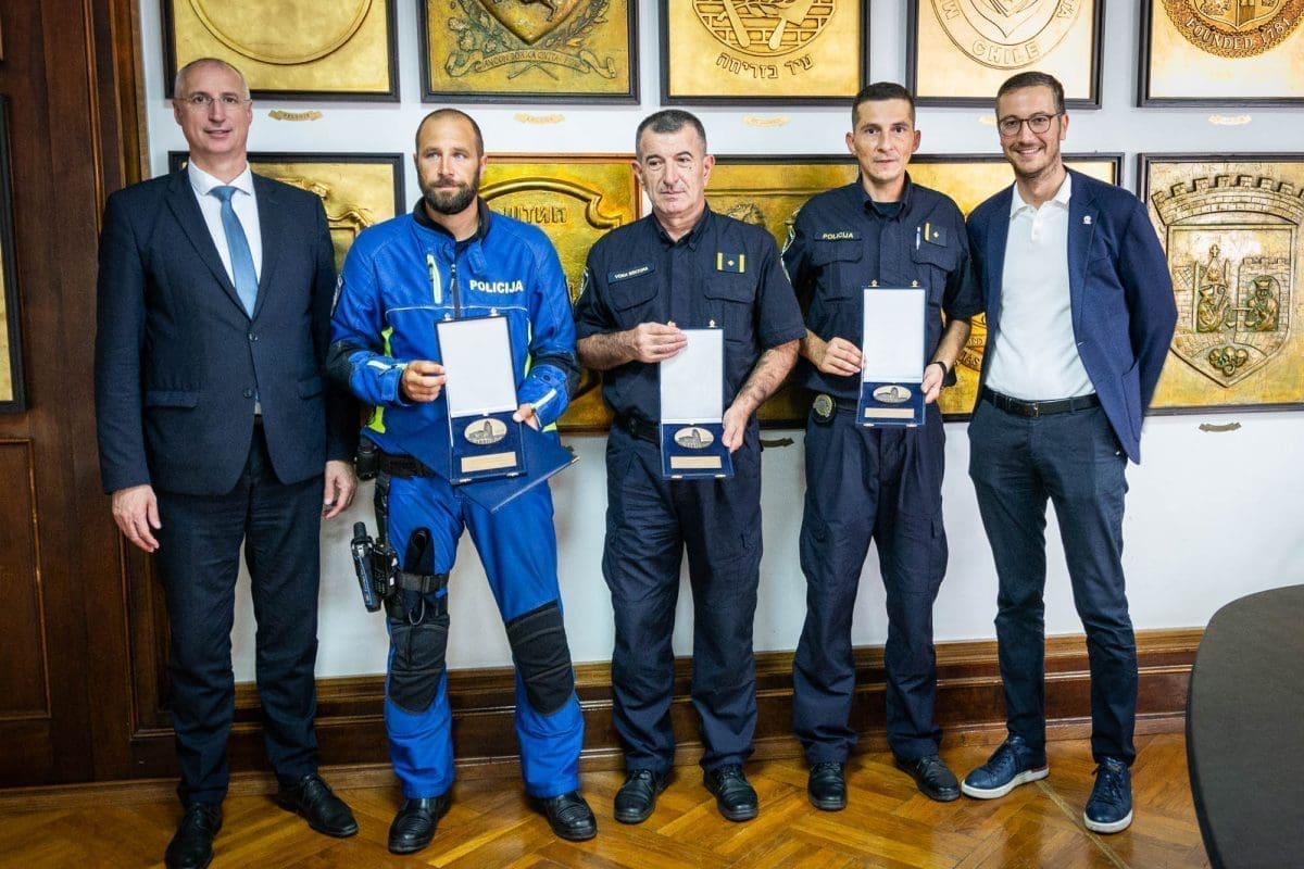 IVAN, ANTE I TOMISLAV NAJBOLJI SU SPLITSKI POLICAJCI Gradonačelnik Puljak im čestitao: "Dali su svoj vrijedni doprinos u izgradnji sigurnosti grada i naših građana"