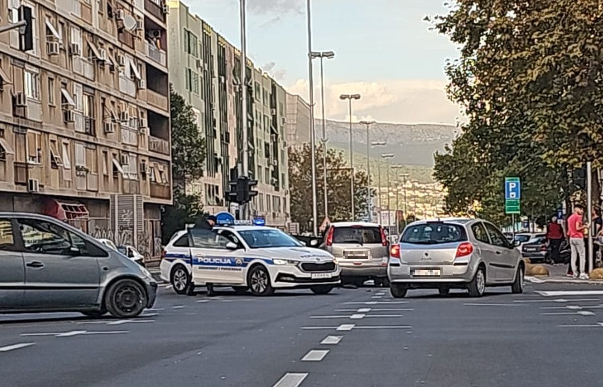 SKRŠILI SE KOD KROMA Sudarila se dva automobila