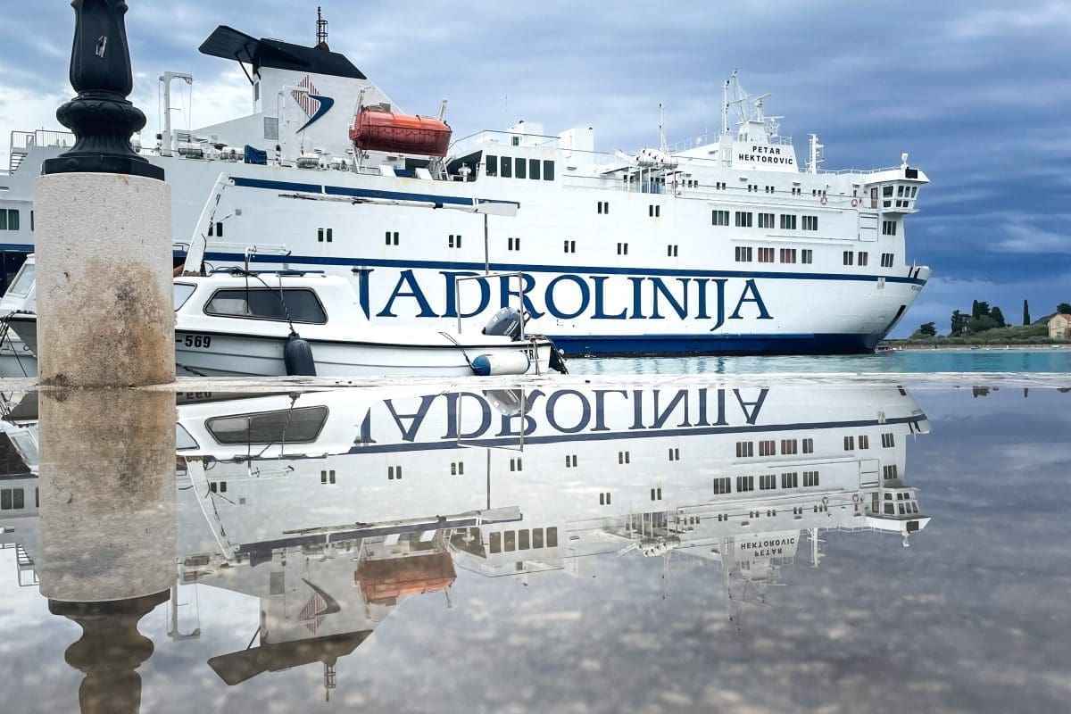 trajekt petar hektorovic jadrolinija ilustracija naslovnica