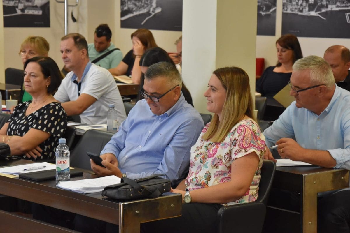 RASPRAVLJALO SE U KAŠTELIMA Održana 16. sjednica Gradskog vijeća Kaštela, evo o čemu se govorilo