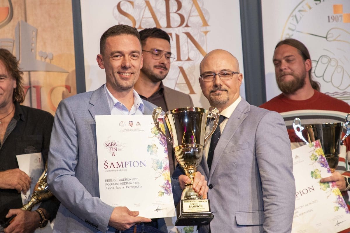 6 ampion cnih suhih i polusuhih vina