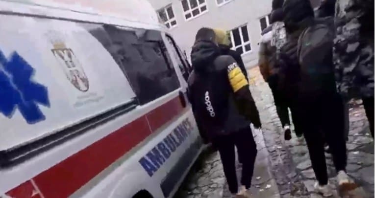 Učenik u školi nožem izbo drugog učenika