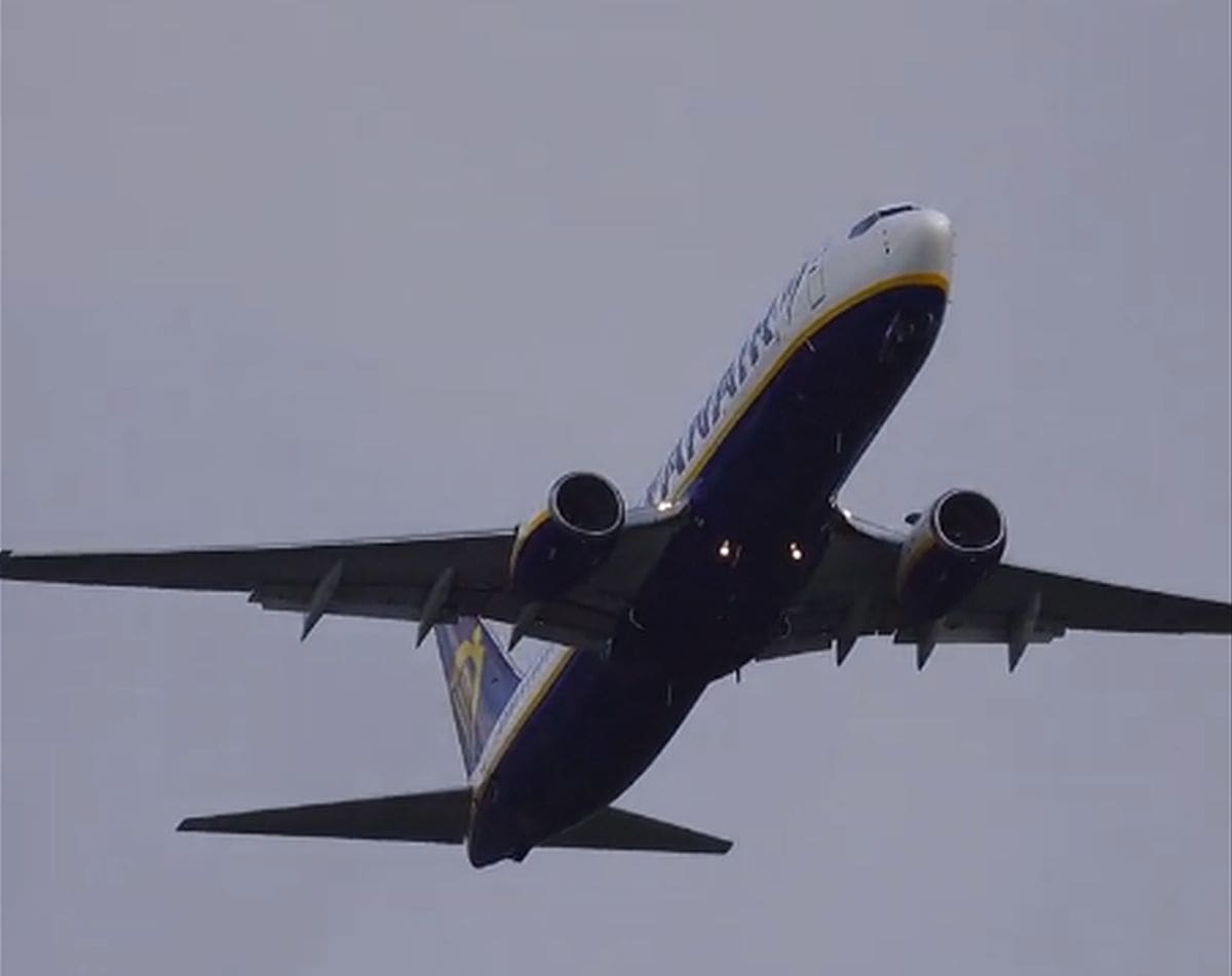 BORBA AVIONA I OLUJNOG VJETRA Pogledajte kakav kaos vlada i u zrakoplovnom prometu