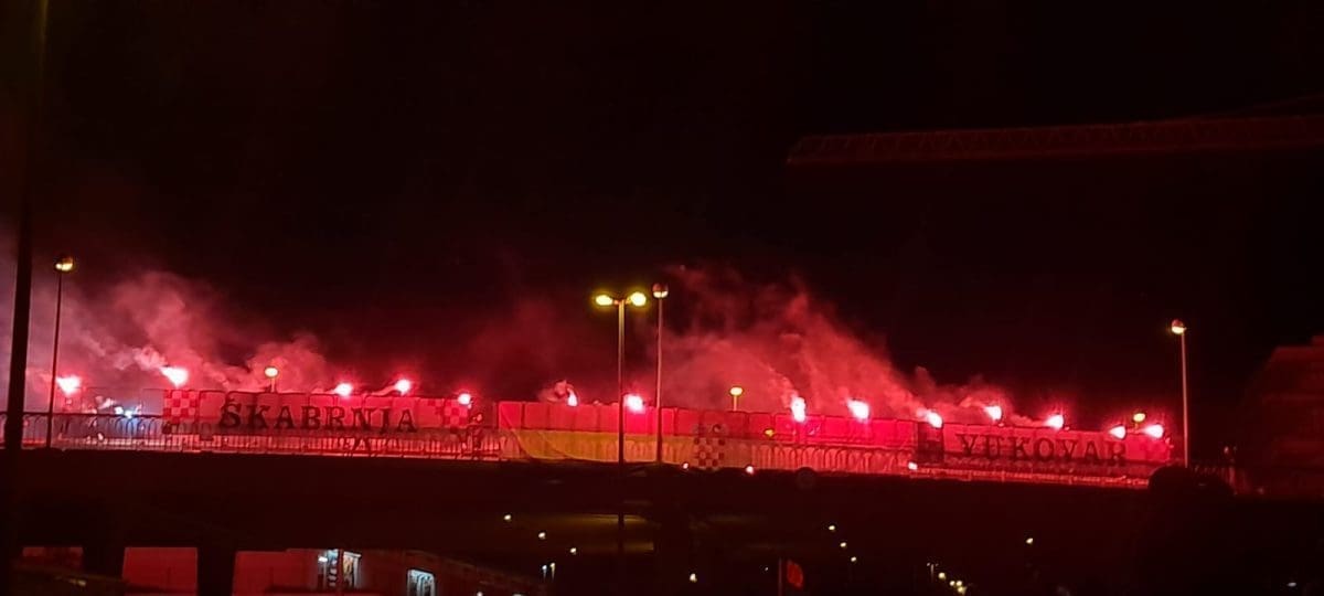 DA SE NE ZABORAVI Pogledajte veličanstvenu bakljadu na Sirobuji posvećenu Vukovaru i Škabrnji