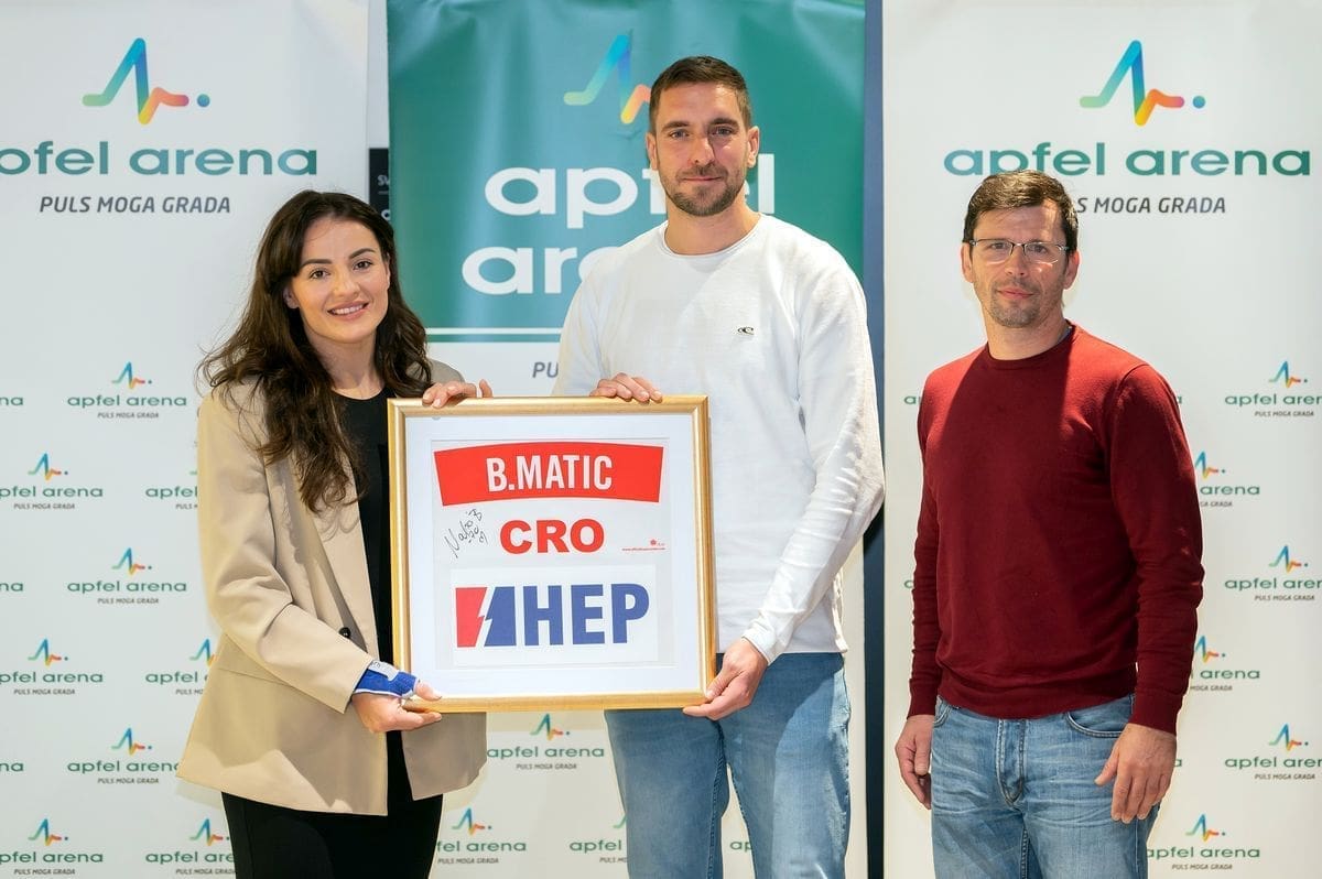 Na svečanosti u Makarskoj Barbara Matić poklonila Apfel Areni oznaku svjetske prvakinje u džudu!