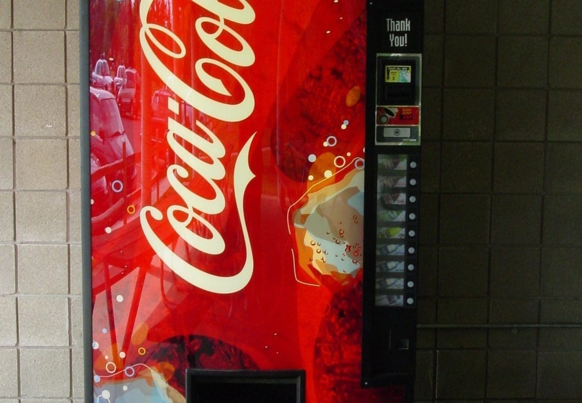 Policija na stigla na fakultet gdje se nalazi sporni automat, uzeli uzorke