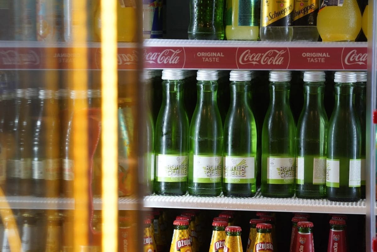OGLASILA SE COCA COLA Trovanje je povezano s bočicom Romerquellea. To je izoliran slučaj