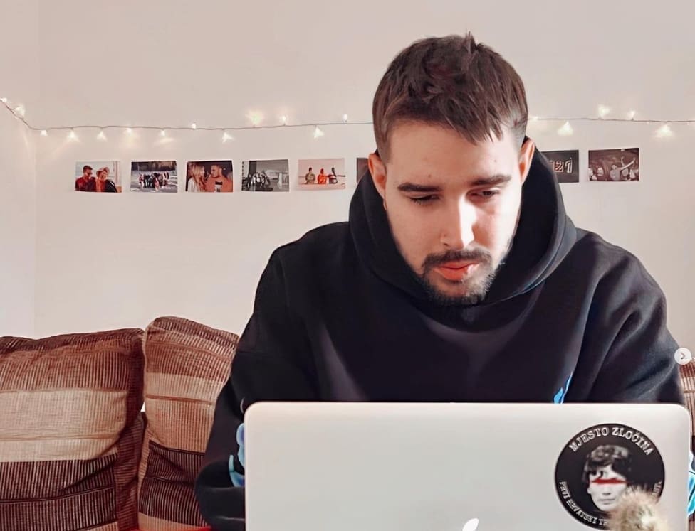 HRABAR POTEZ MLADOG DALMATINCA Duje je pokrenuo svoj podcast, uhvatio se u koštac s predrasudama: "Autanje" nije svima lagan i prirodan proces