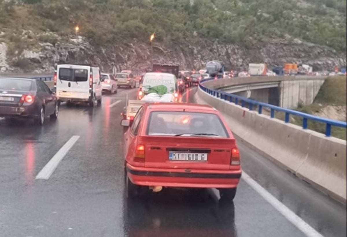 VOZAČI, IZBJEGAVAJTE ROTOR SOLIN Kilometarske gužve stvaraju se na brzoj cesti Solin - Klis - Solin