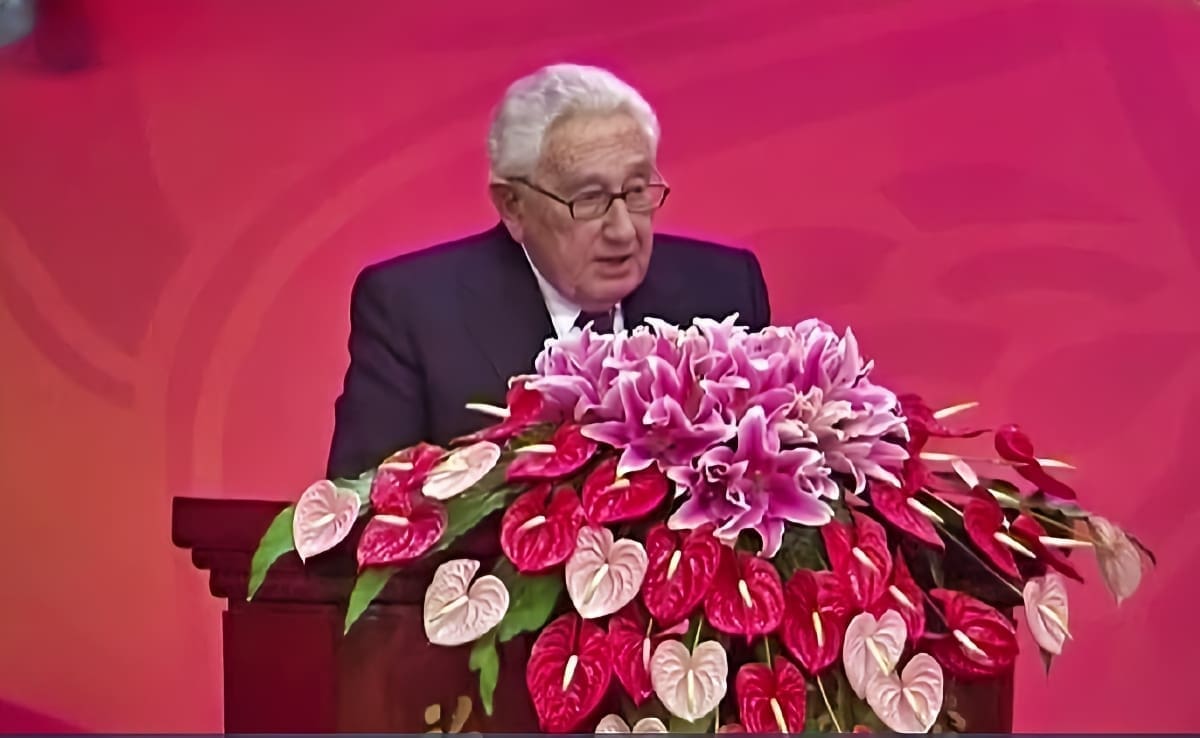 Preminuo Henry Kissinger