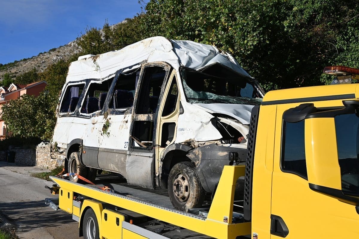 nesreca kombi sitno tegljenje 57