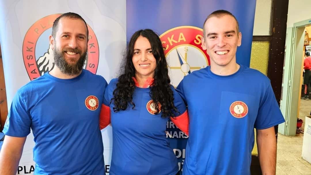 KAŠTELANSKI PLANINARI DOBILI NOVE VODIČE Planinarenje je sve popularniji sport, tome doprinose i educirani instruktori