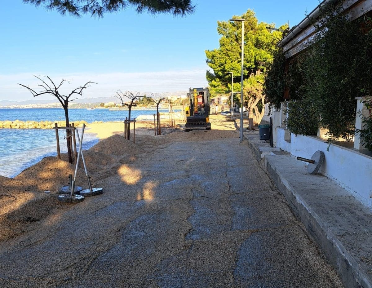 PODSTRANA NAKON LEBIĆADE Kao da se ništa nije dogodilo...