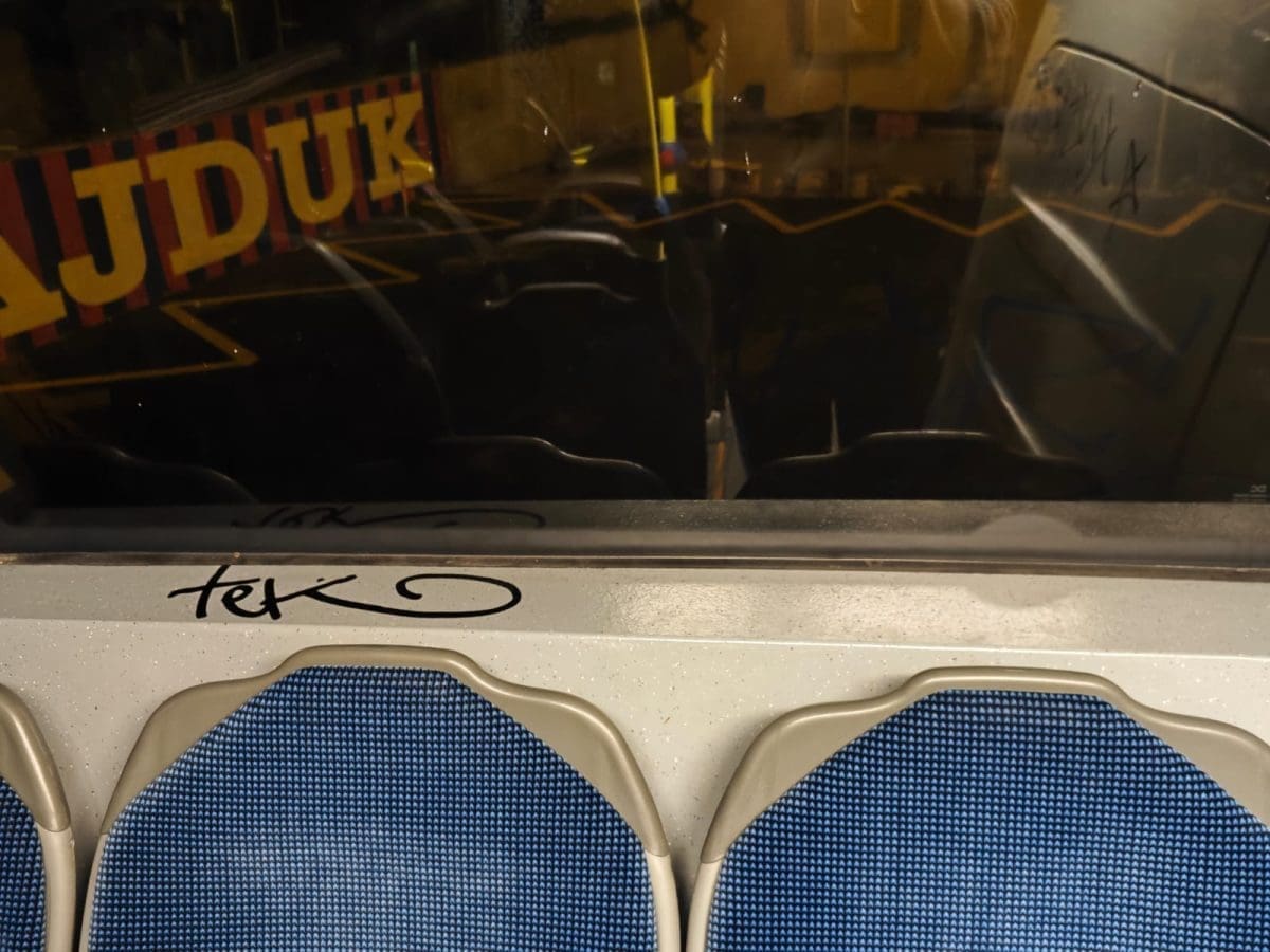 promet autobus vandali 44