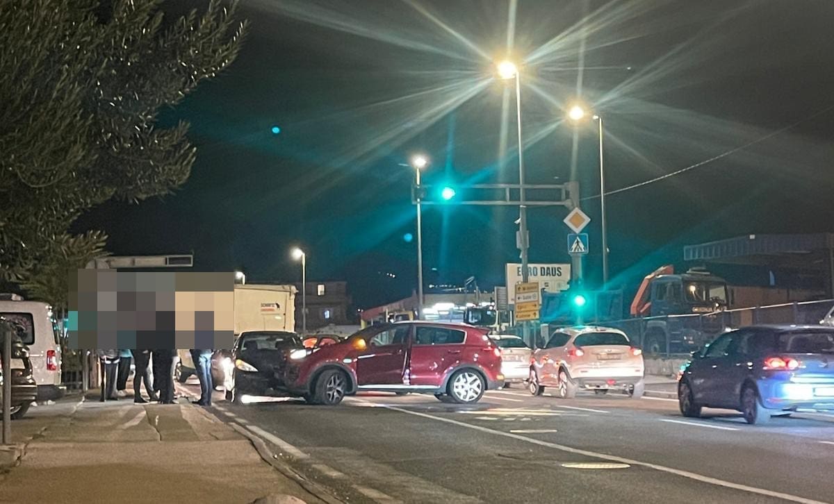 VOZAČI, OPREZ! Još jedna prometna nesreća kod trgovačkog centra: Upućena hitna pomoć