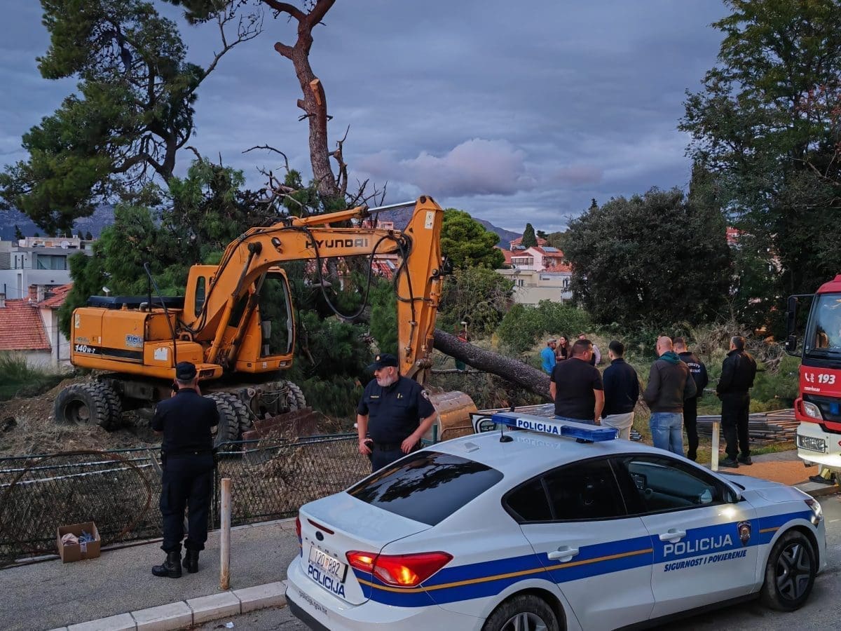ZAKUHALO SE NA GRIPAMA Splitska policija nakon višesatne drame i pregovora: "Službenici na terenu isključivo u cilju zaštite građana"
