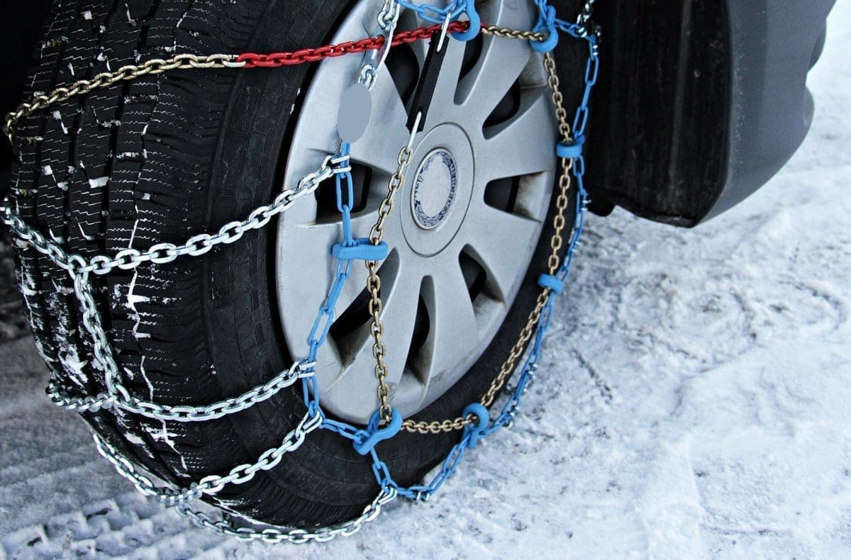 Ako vozite autocestom svakako ugradite zimske gume. Ljetne i lanci u prtljažniku nisu preporučljivi