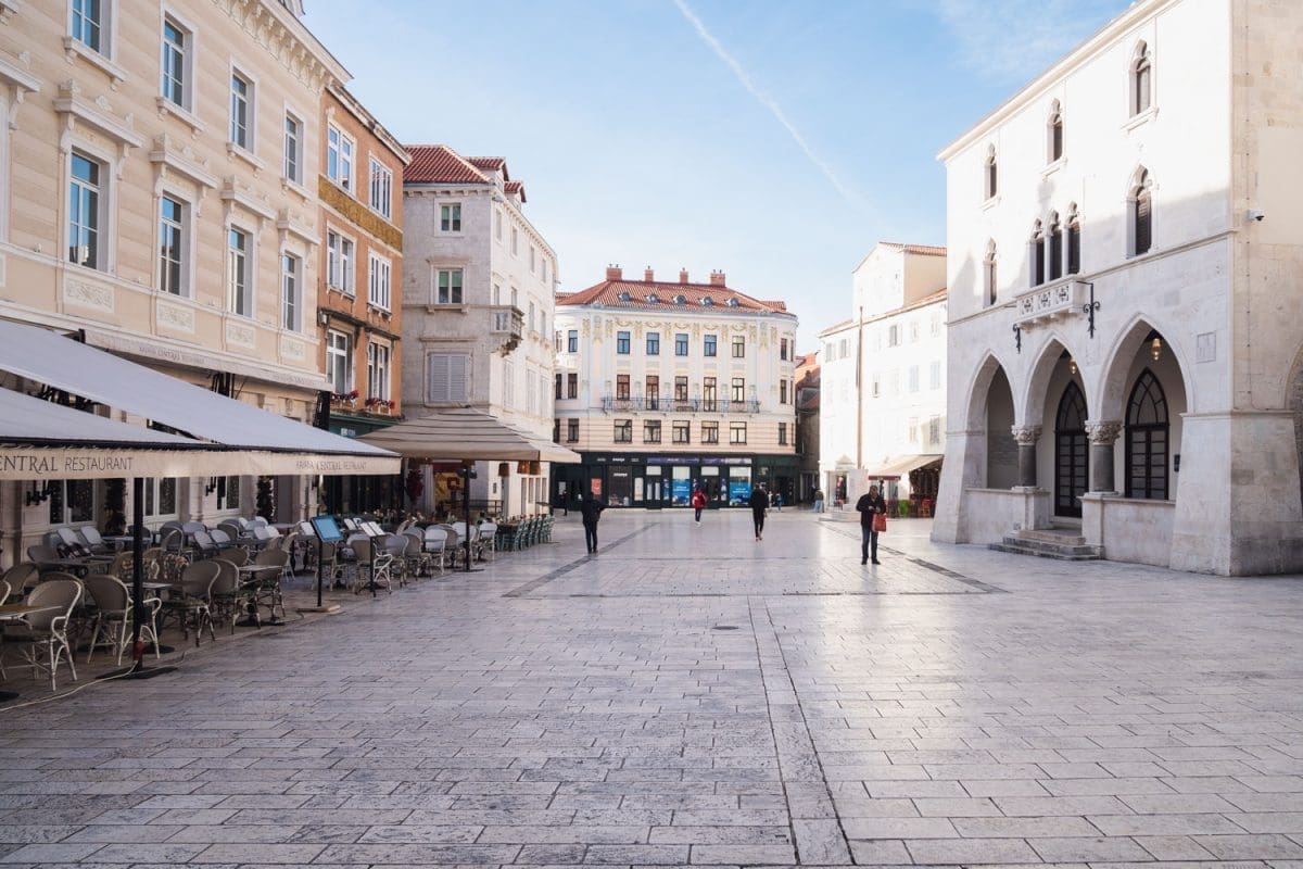 Hrvatska stranka prava: "Vratimo knjige u staru gradsku jezgru Splita"