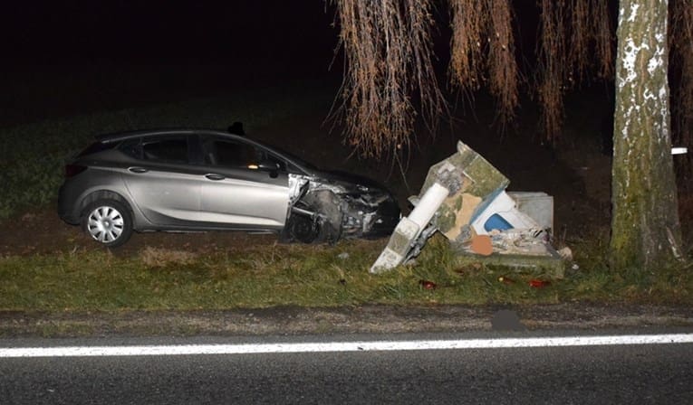 Vozila s 2.38 promila, zabila se u raspelo