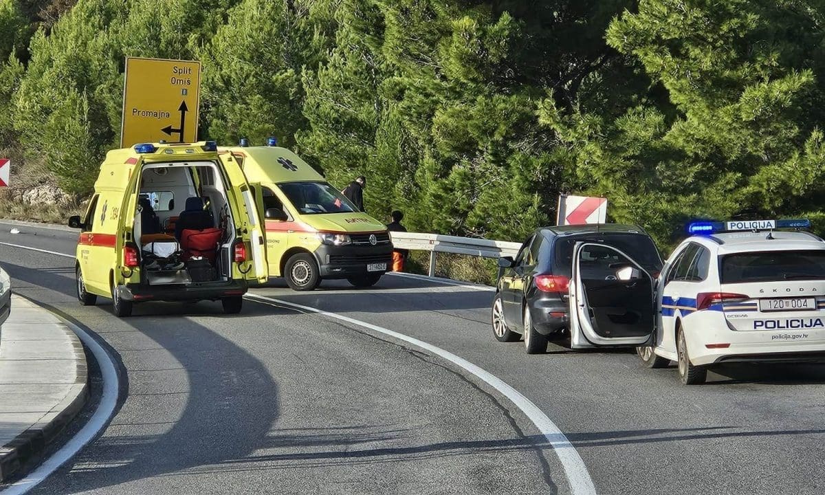 POGINUO MOTOCIKLIST Teška nesreća na Jadranskoj magistrali, cesta je zatvorena za promet