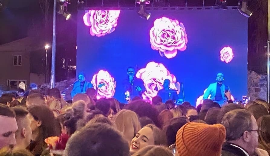 ADVENT U SOLINU ZA PAMĆENJE Zgodni Mostarac prvo raspametio publiku na Gradini, onda se jedva obranio od žena