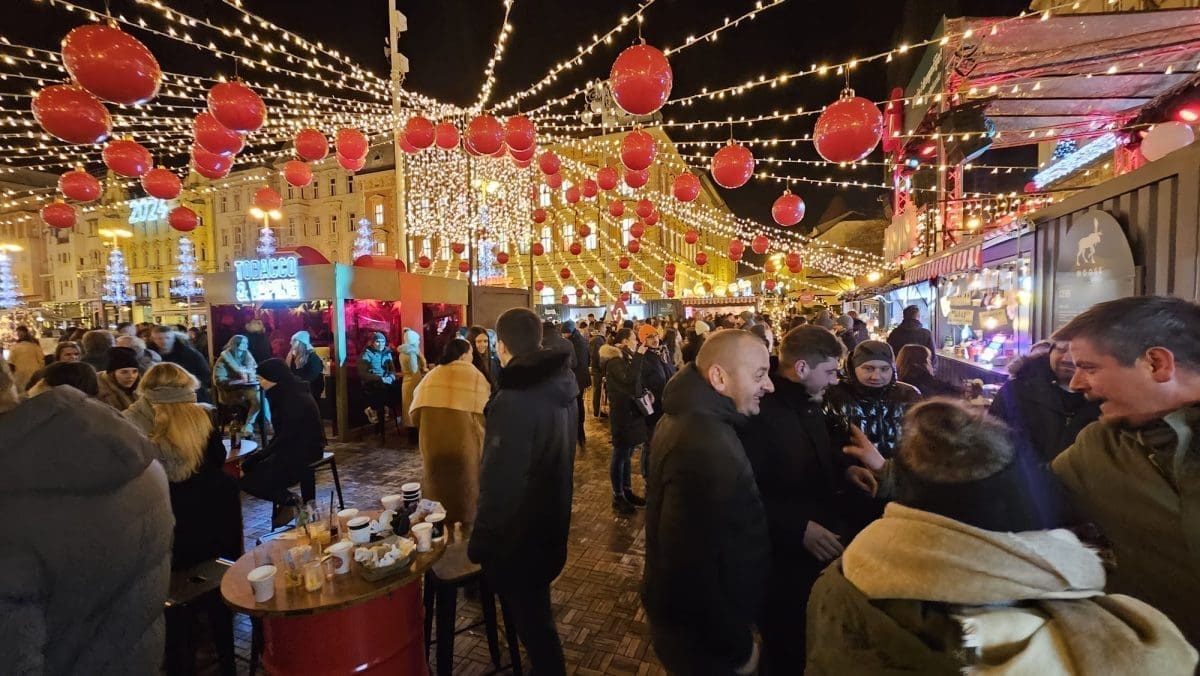 Ekonomist: Siromašniji Hrvati trebaju ići na neki drugi Advent. Nije ni Bugatti za svakoga