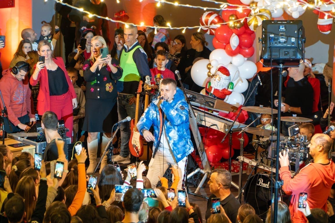 andjeli humanitarni koncert skola 203