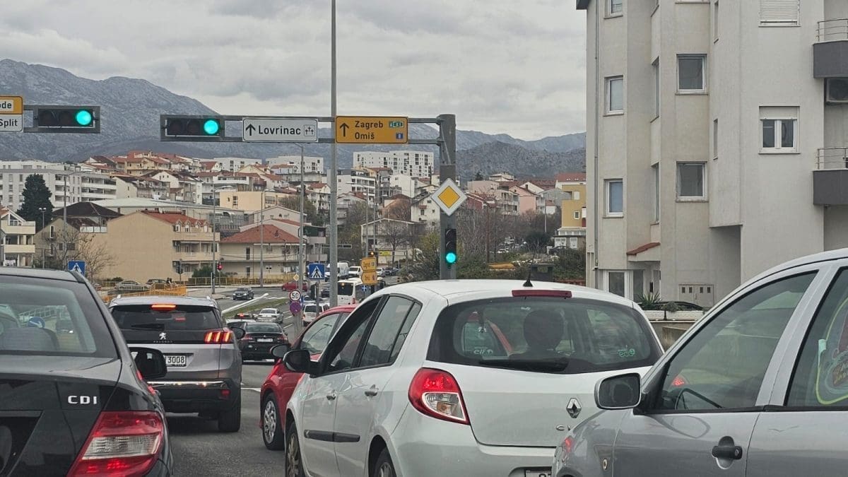 guzva policija autobus 2 
