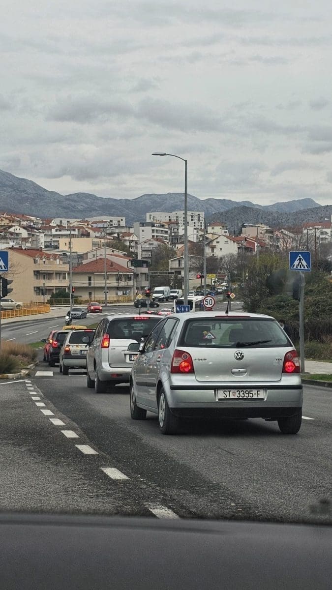 guzva policija autobus 3
