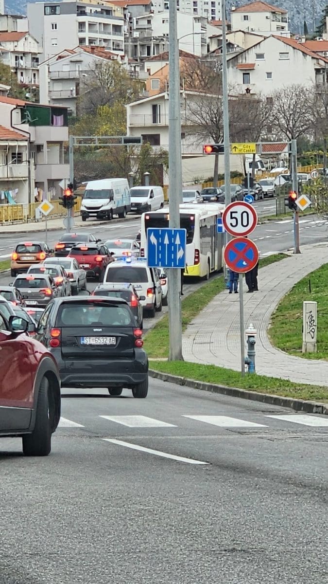guzva policija autobus 7