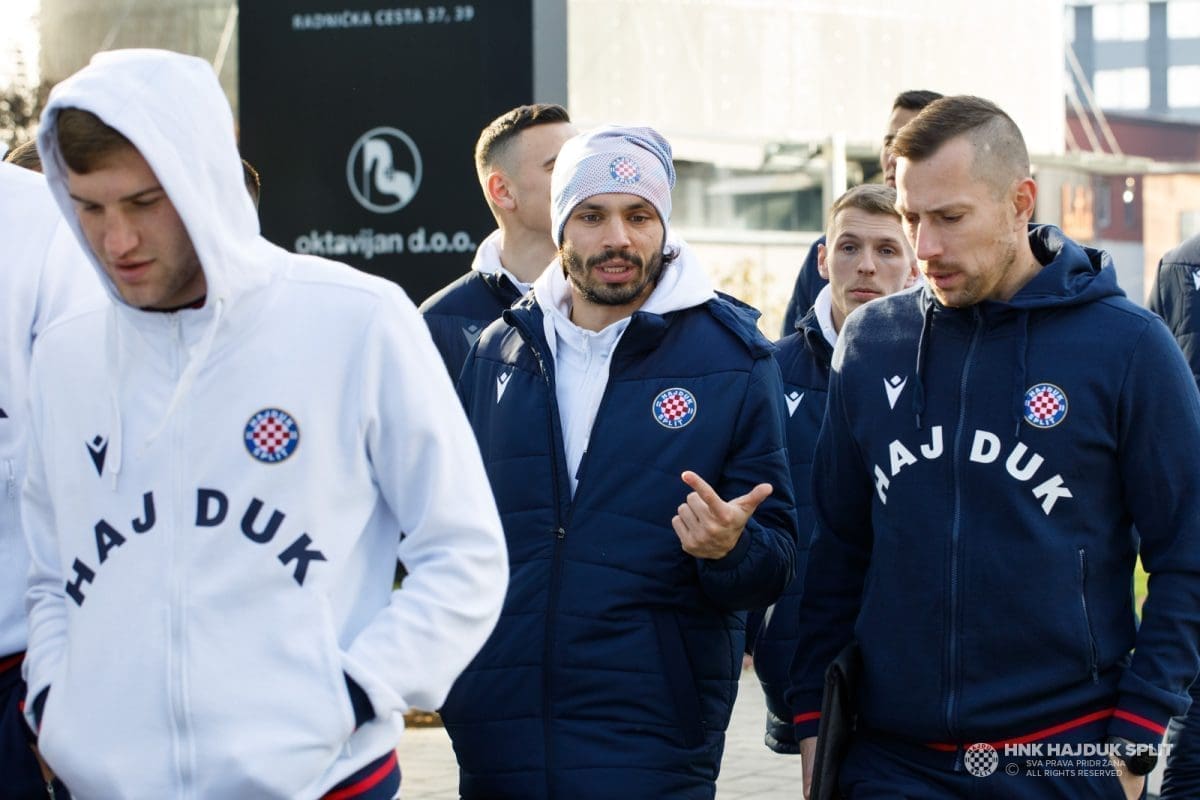 HAJDUKOVCI OTPUTOVALI NA SREDIŠNJI DIO PRIPREMA U UMAG Ipak, u Splitu su ostali neki igrači